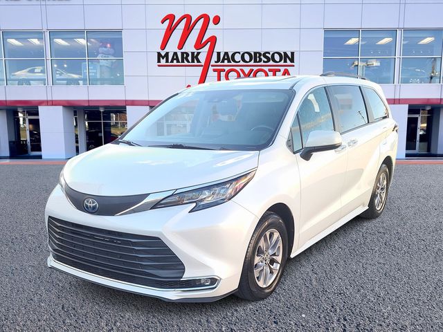 2023 Toyota Sienna XLE