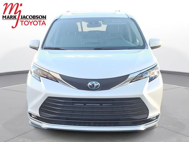 2023 Toyota Sienna XLE