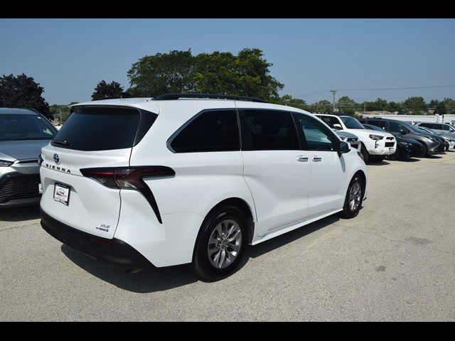 2023 Toyota Sienna XLE