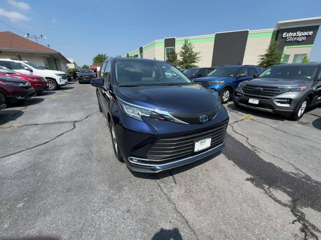 2023 Toyota Sienna XLE