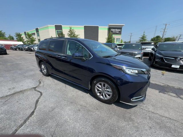 2023 Toyota Sienna XLE