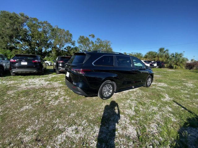 2023 Toyota Sienna XLE