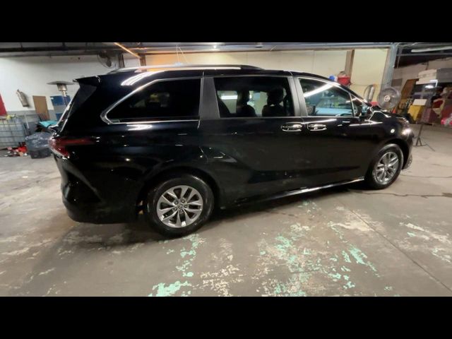 2023 Toyota Sienna XLE