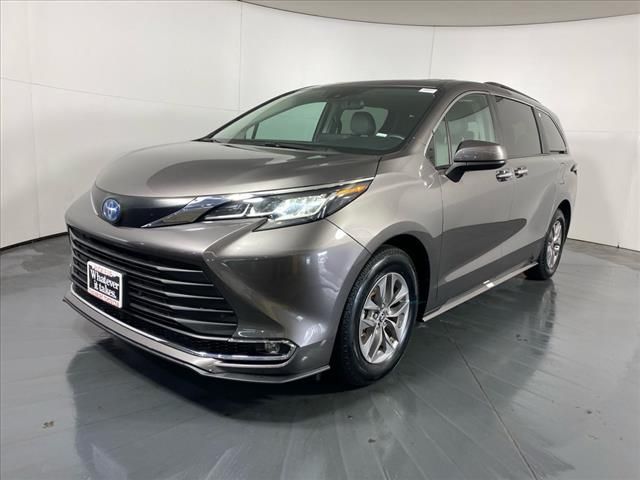 2023 Toyota Sienna XLE