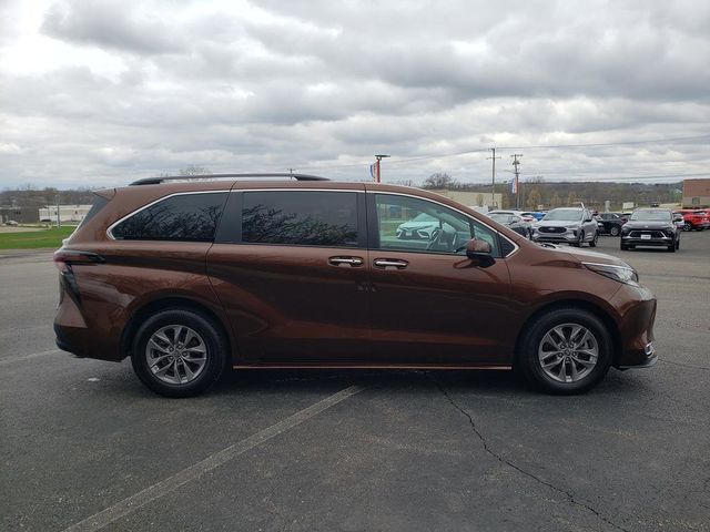 2023 Toyota Sienna XLE