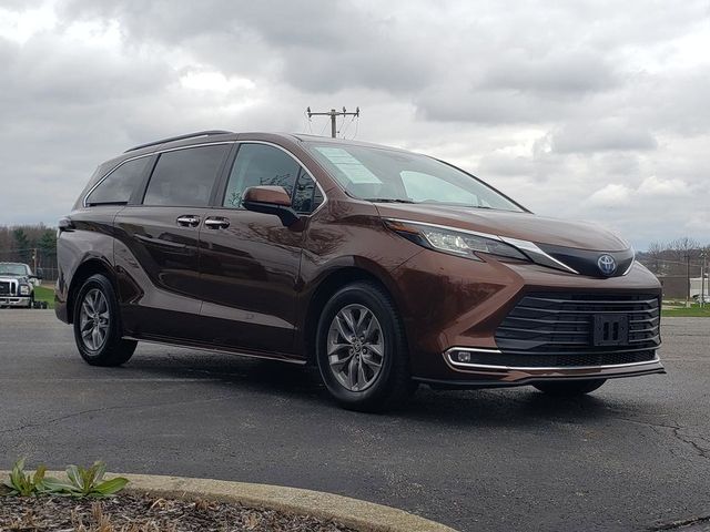 2023 Toyota Sienna XLE