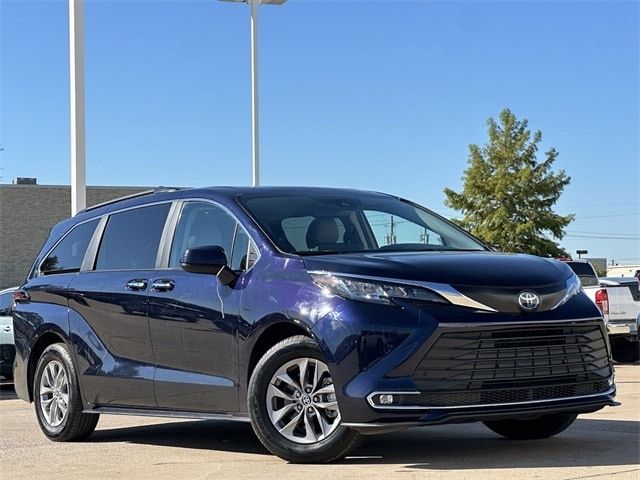 2023 Toyota Sienna XLE