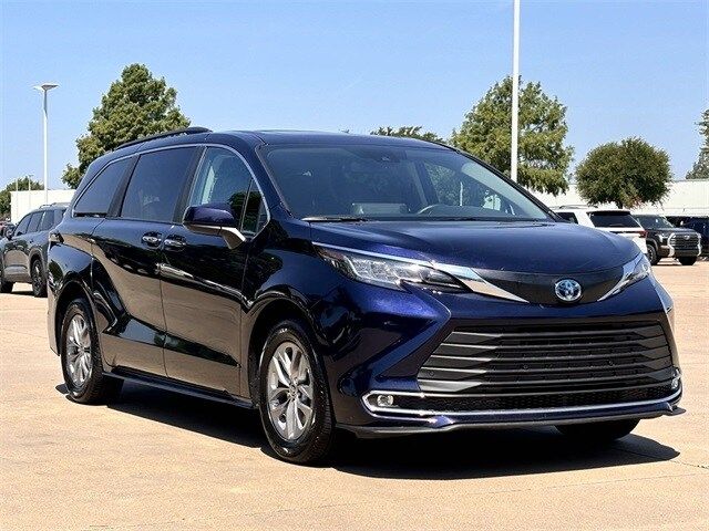 2023 Toyota Sienna XLE