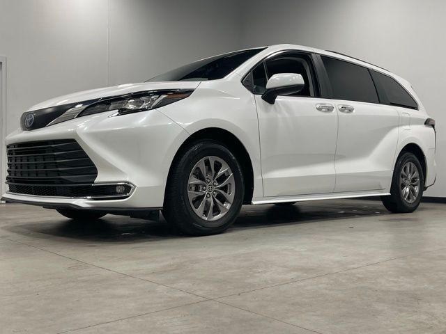 2023 Toyota Sienna XLE