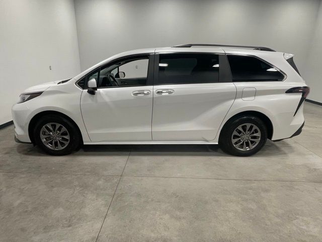 2023 Toyota Sienna XLE