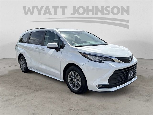 2023 Toyota Sienna XLE