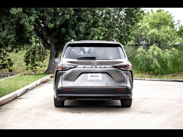 2023 Toyota Sienna XLE