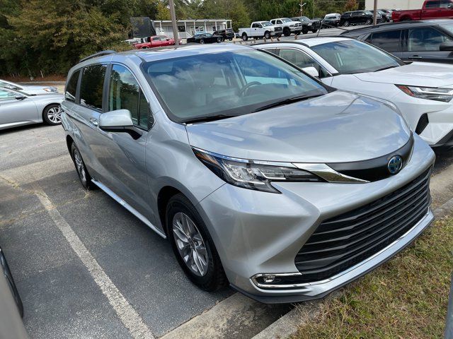 2023 Toyota Sienna XLE