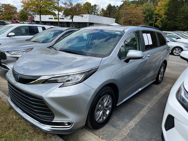 2023 Toyota Sienna XLE