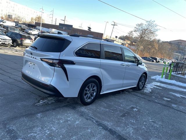 2023 Toyota Sienna XLE