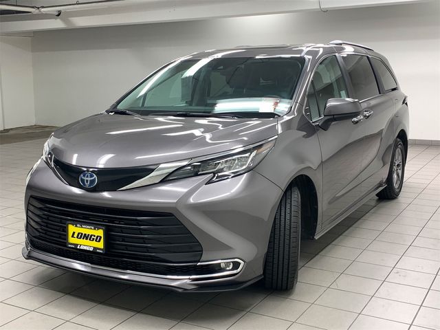 2023 Toyota Sienna XLE