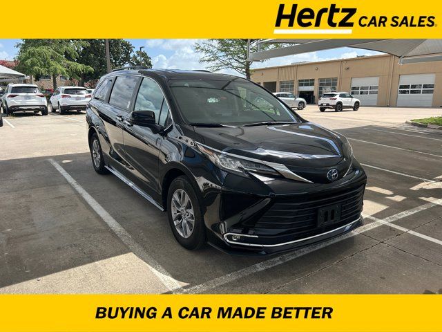 2023 Toyota Sienna XLE