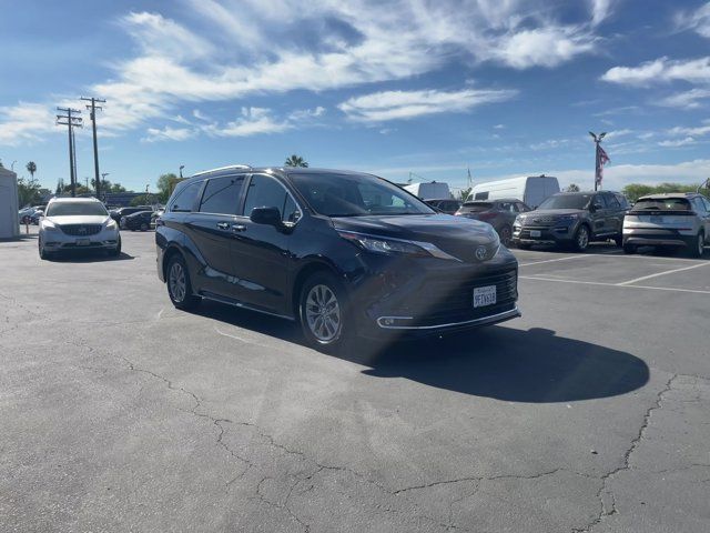 2023 Toyota Sienna XLE