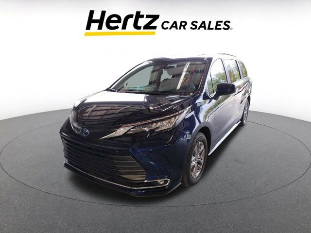 2023 Toyota Sienna XLE