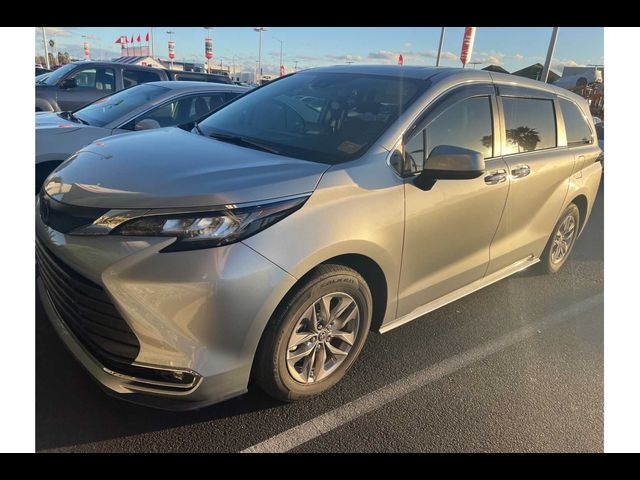 2023 Toyota Sienna XLE