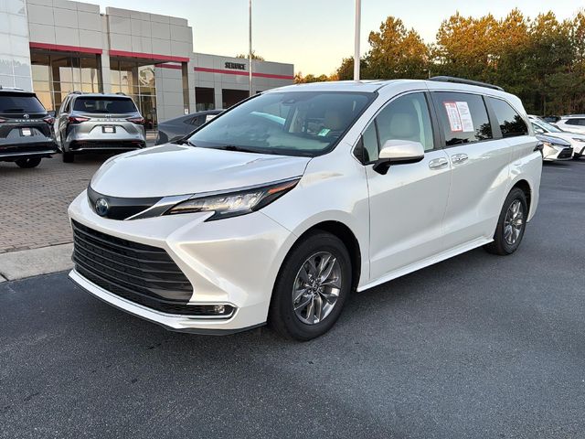 2023 Toyota Sienna XLE