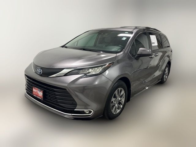 2023 Toyota Sienna XLE