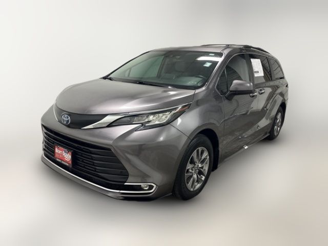 2023 Toyota Sienna XLE