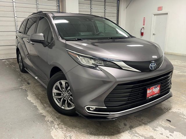 2023 Toyota Sienna XLE