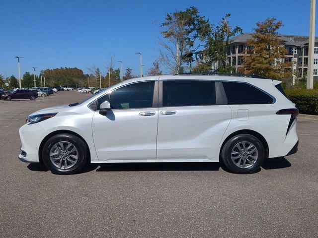 2023 Toyota Sienna XLE