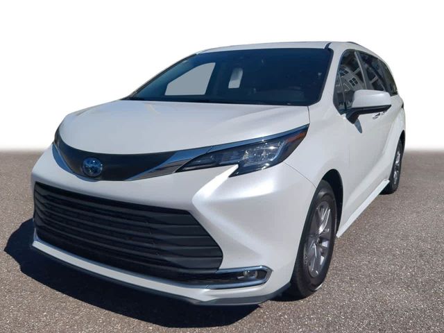 2023 Toyota Sienna XLE