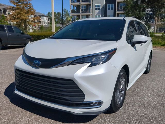 2023 Toyota Sienna XLE