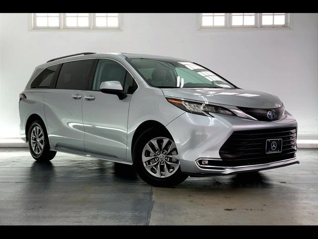 2023 Toyota Sienna XLE