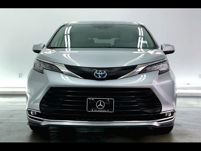 2023 Toyota Sienna XLE