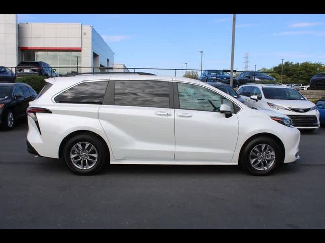 2023 Toyota Sienna XLE