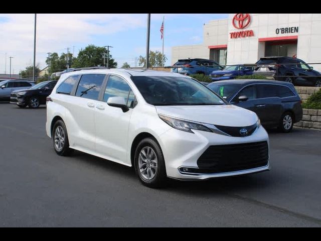 2023 Toyota Sienna XLE