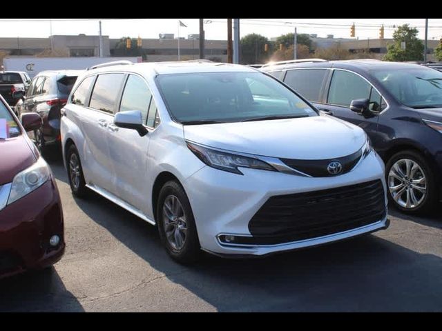 2023 Toyota Sienna XLE