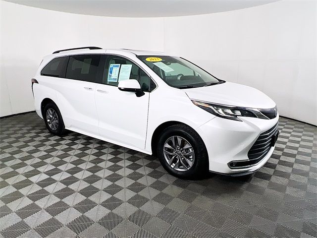 2023 Toyota Sienna XLE