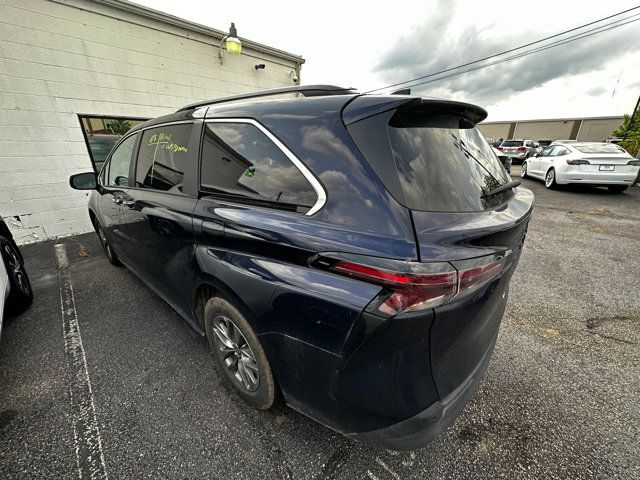 2023 Toyota Sienna XLE