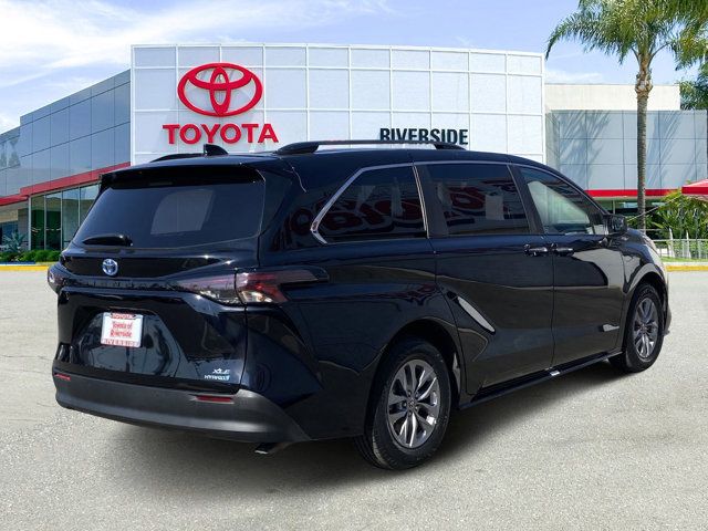 2023 Toyota Sienna XLE