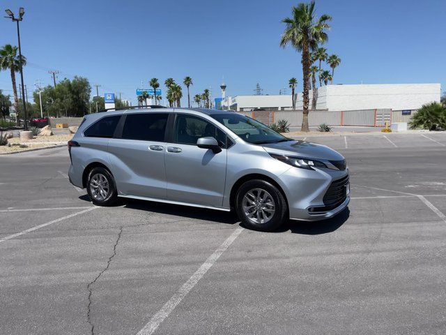 2023 Toyota Sienna XLE