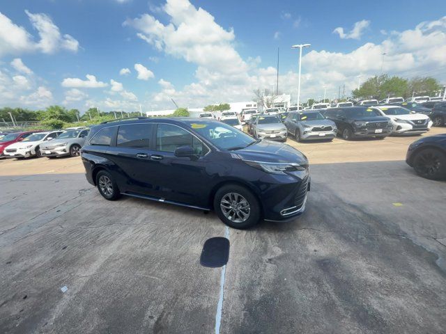 2023 Toyota Sienna XLE