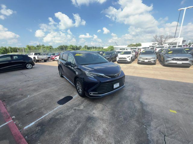 2023 Toyota Sienna XLE