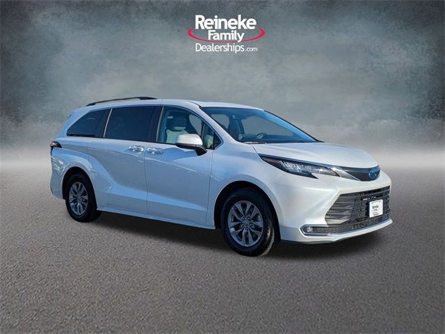 2023 Toyota Sienna XLE