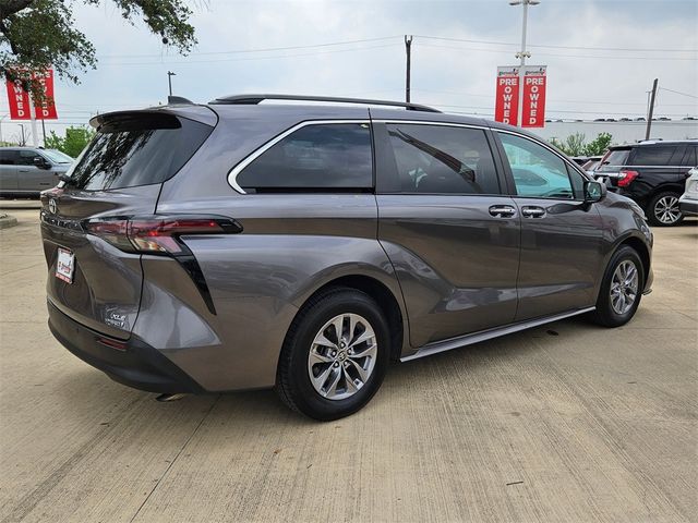 2023 Toyota Sienna XLE