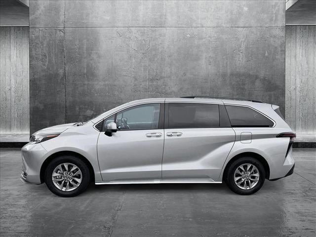 2023 Toyota Sienna XLE
