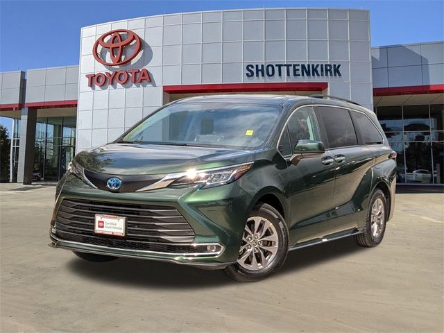 2023 Toyota Sienna XLE