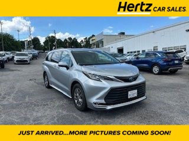 2023 Toyota Sienna XLE