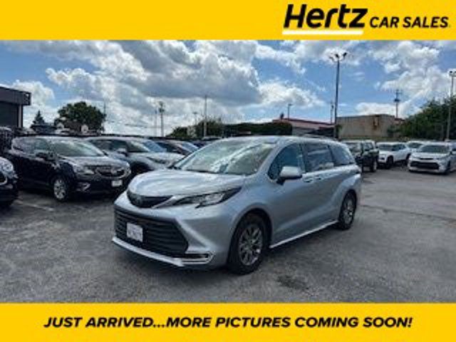 2023 Toyota Sienna XLE