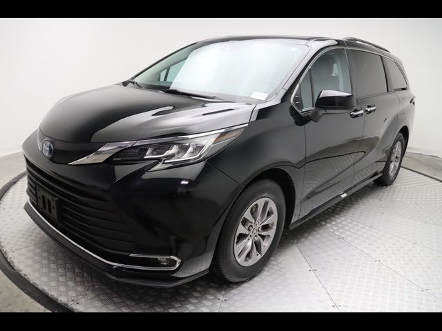 2023 Toyota Sienna XLE