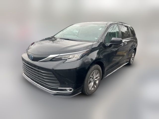 2023 Toyota Sienna XLE